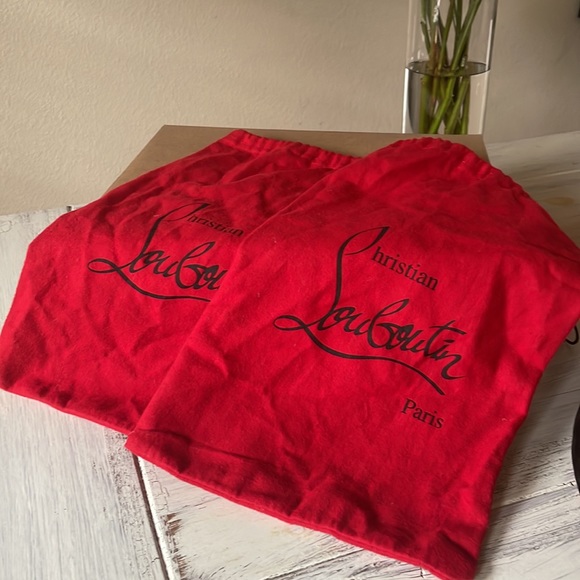 🌺 CHRISTIAN LOUBOUTIN black suede heels. Size 381/2. - Picture 7 of 7